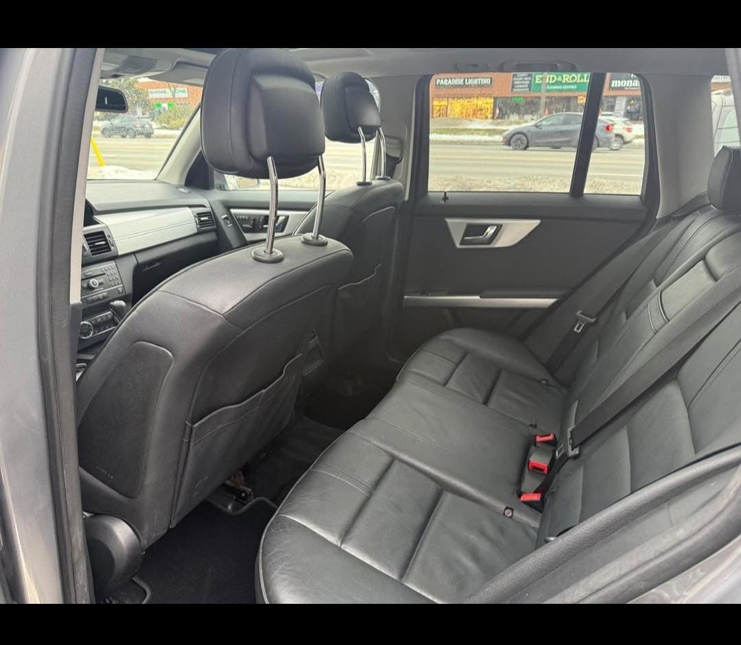 2010 Mercedes-Benz GLK350 cabin view